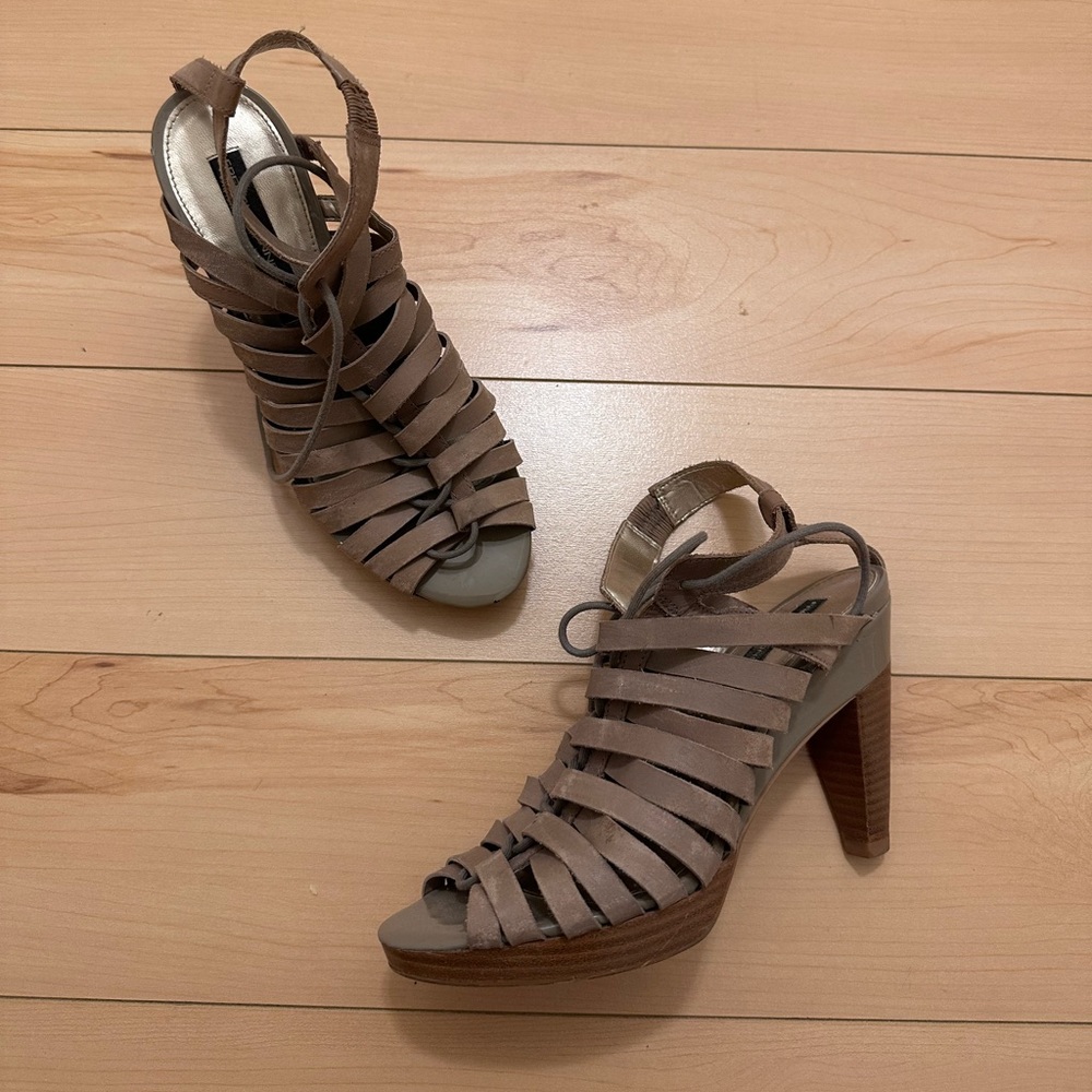 Beige pumps - Picture 2 of 2